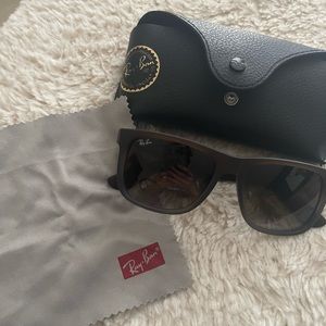 RayBan wayfarer resin sunglasses NEW